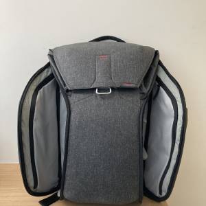 Peak Design 30L v1 backpack and black clip v3