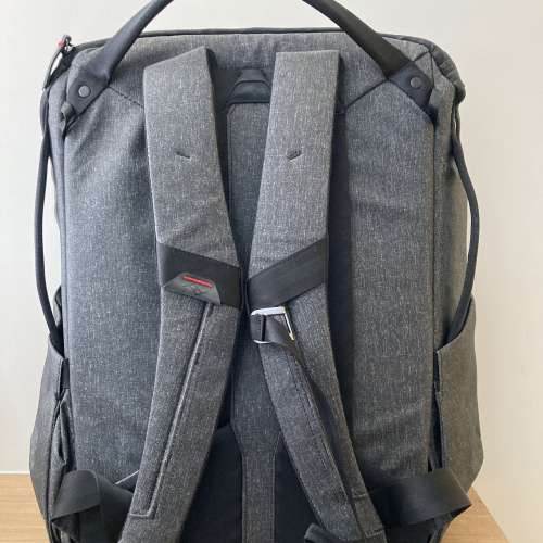 Peak Design 30L v1 backpack and black clip v3
