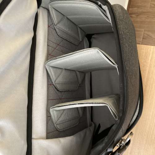 Peak Design 30L v1 backpack and black clip v3