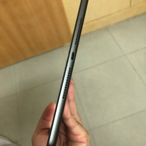 Black - Full set 98%new ipad 8 32gb wifi only one month warranty