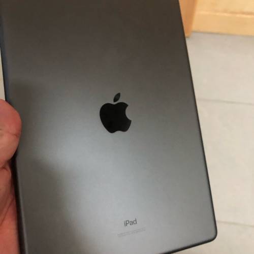 Black - Full set 98%new ipad 8 32gb wifi only one month warranty