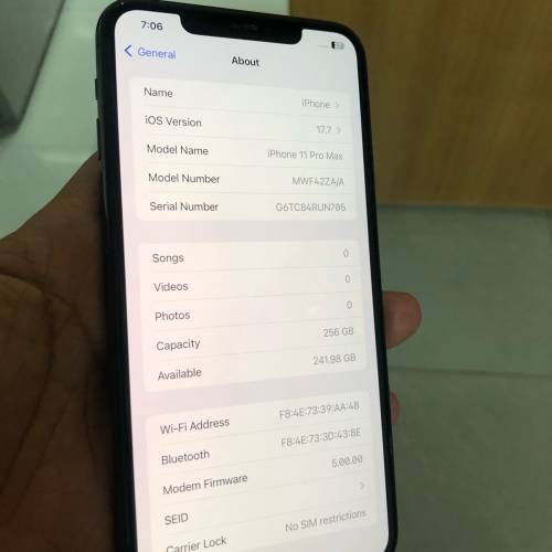 Green - Full set 99%new iPhone 11 Pro Max 256gb battery 100% one month warranty