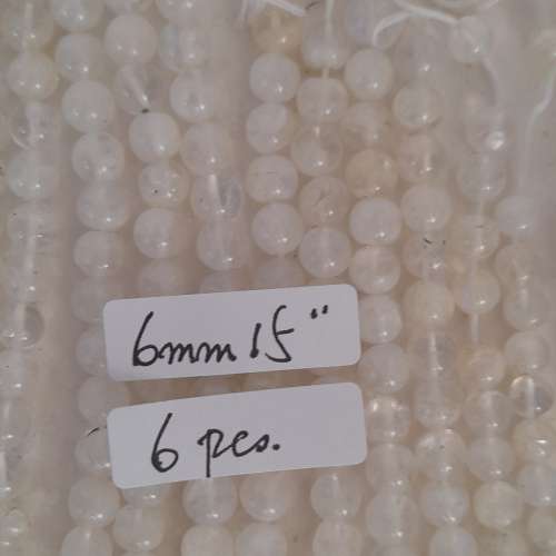 一手十條月亮石珠串如照片顯示，清貨共售680元,單一條150元。no.13.10.24