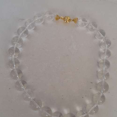 全清AA級天然水晶頸鏈，16mm 連波仔扣總長度約十七吋。減價出售。no.13.10.24