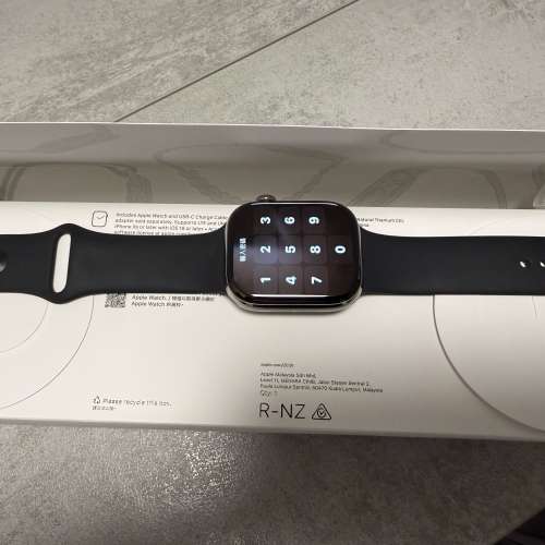 Apple Watch Series 10 (GPS + 流動網絡)；46 毫米原⾊，釱金屬錶殼