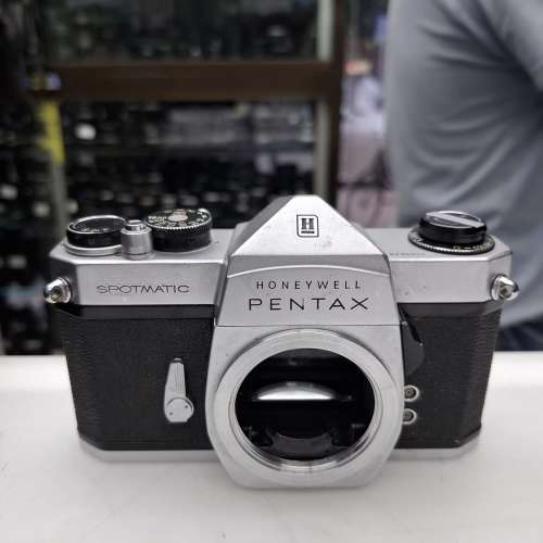 PRAKTICA LLC + PANCOLAR 50MM F1.8   PRAKTICA VLC 2 + PENTACON 50MM F1.8