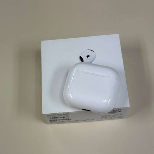 Airpods 4 anc version