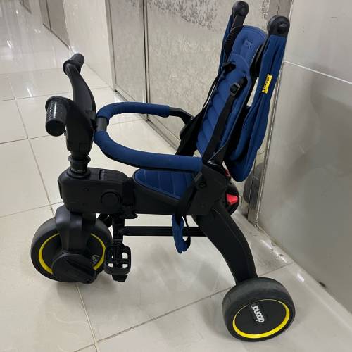 藍色Doona liki S3 BB三輪車 BB大左可以自己踩 摺埋好輕便 八九成新 葵涌交收