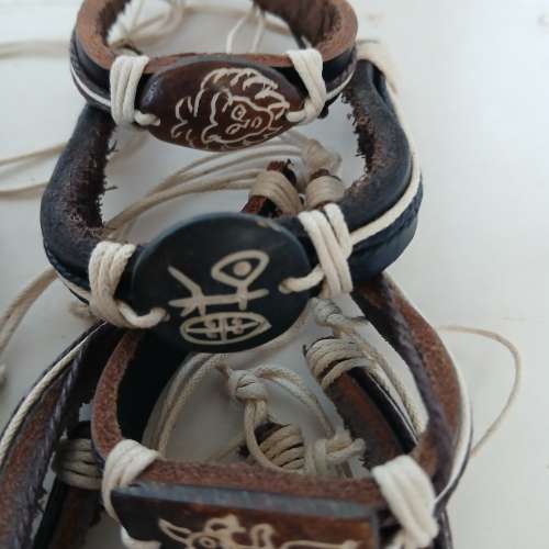 一手10條真皮手串，清貨價共售120元。 no.D16.10.24