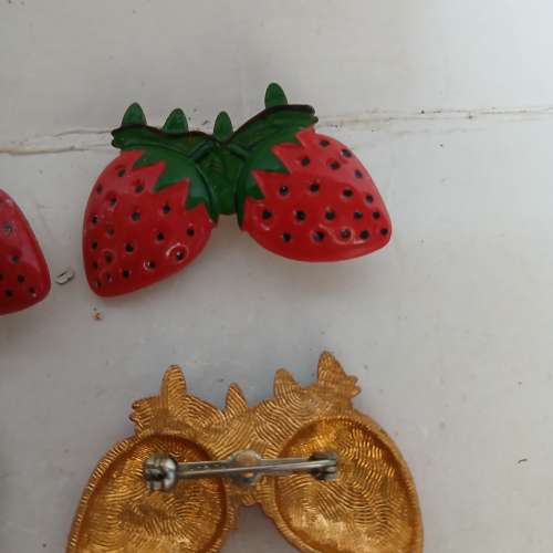 清理舊存貨 ，一手20個i心針，共售120元。 no.D16.10.24