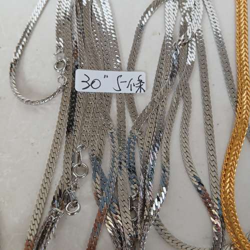 清理舊存貨 ，一手5條粗銅頸鏈16吋，5條24吋，加送一只白玉扳指， 及一只A玉油青戒...