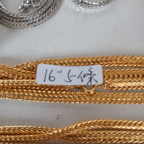 清理舊存貨 ，一手5條粗銅頸鏈16吋，5條24吋，加送一只白玉扳指， 及一只A玉油青戒...