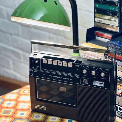 出售 national cassette錄音帶播放機一部，型號RQ-428，可正常播放，電壓100v或使用...