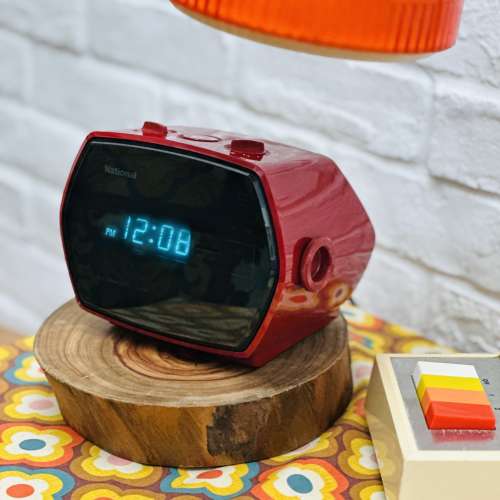 出售昭和時期National樂聲牌電子數字鐘連收音機一部,外形有個性,100%正常,由於日本...