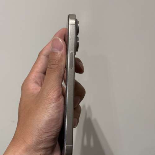 出售iPhone 25 pro max原色 256