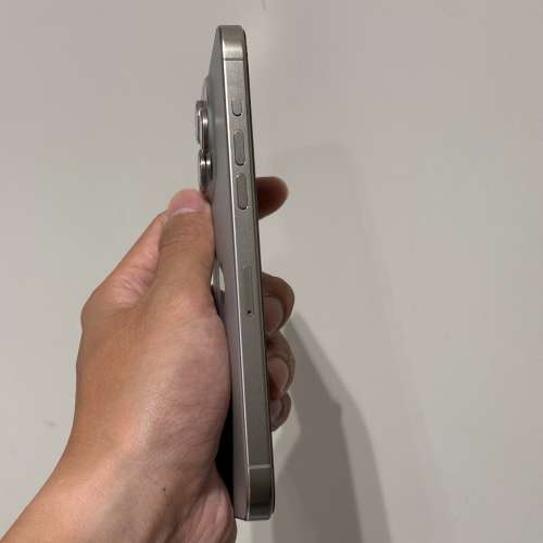 出售iPhone 25 pro max原色 256