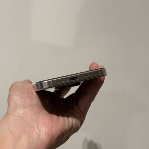 出售iPhone 25 pro max原色 256