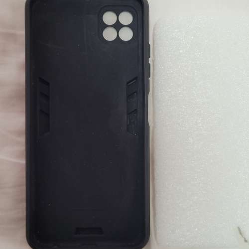Samsung A22 防撞擊手機套一個。