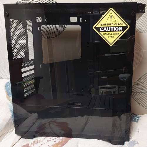 接近全新Sharkoon ATX電腦機箱