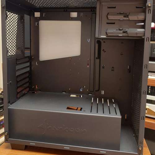 接近全新Sharkoon ATX電腦機箱