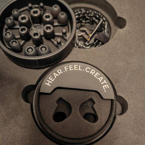 64 Audio Tia Trio 行貨，有單有保養