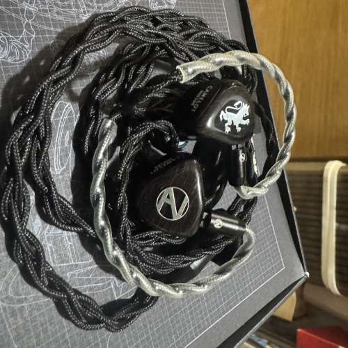 出售Nostalgia Audio Camelot 旗艦級耳機