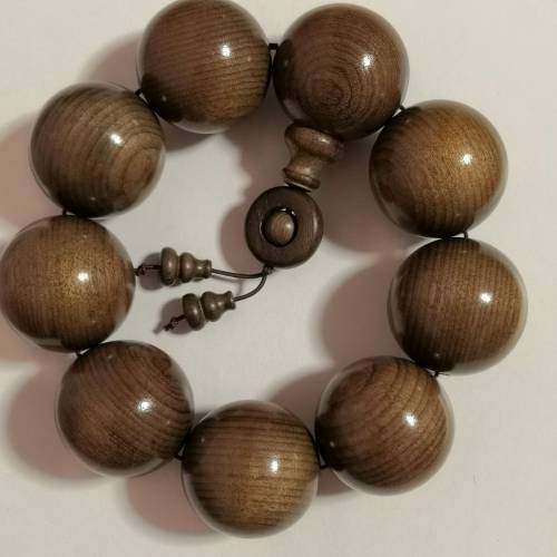 金絲楠木手串 9粒， 手串直徑約10cm, 每粒直徑3cm