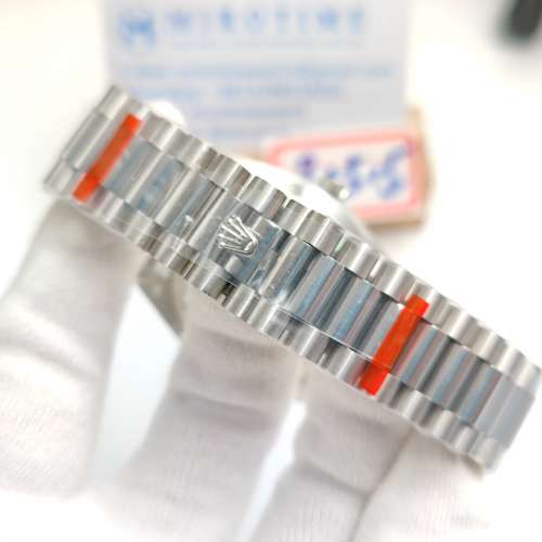 Day Date 40 904L Steel Blue Dial Roman Markers watch