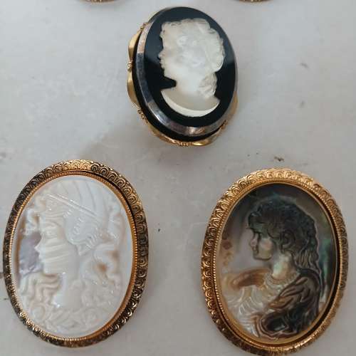 清理舊存貨， ，德國心口針每個200元，兩個七折五個五折，no.D20.10.24