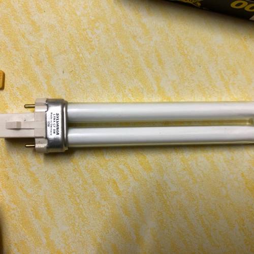 喜萬年 Sylvania Lynx 600 G23 底座 2針頭 CF 9W L59  座枱燈 光管 暖光 2-Pin Com...