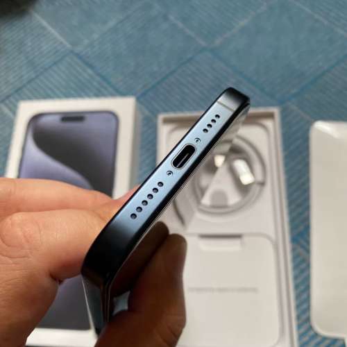 iPhone 15 pro max 256G 藍色 港行，同新機冇乜分別，電池效能100，有盒全套fullest !