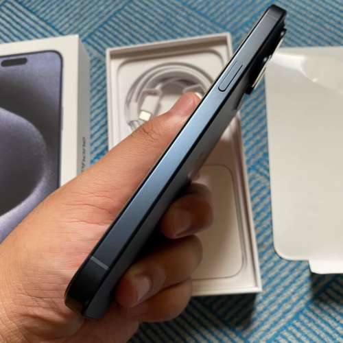 iPhone 15 pro max 256G 藍色 港行，同新機冇乜分別，電池效能100，有盒全套fullest !