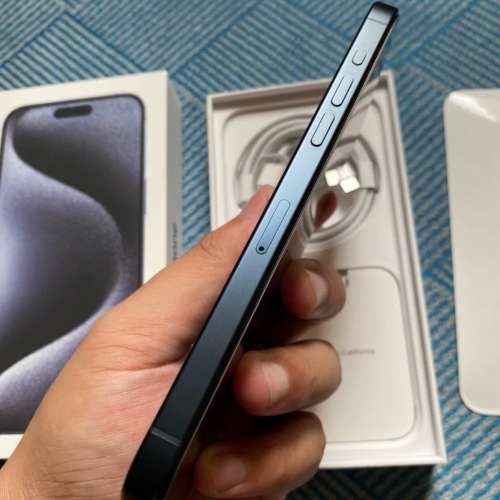 iPhone 15 pro max 256G 藍色 港行，同新機冇乜分別，電池效能100，有盒全套fullest !