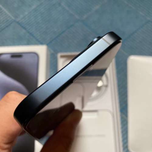 iPhone 15 pro max 256G 藍色 港行，同新機冇乜分別，電池效能100，有盒全套fullest !