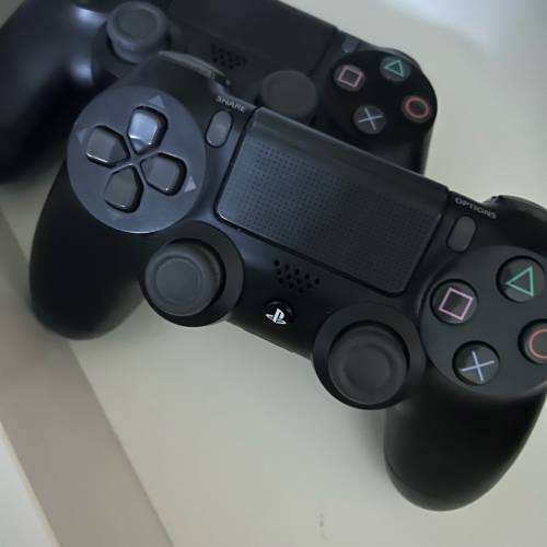 PS4 500GB連兩個手掣+六隻game