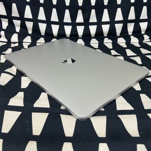 MacBook Pro 16''吋 i9 8Core 32GB ram+ 512G ssd 2019 3K熒幕 銀色蘋果手提電腦