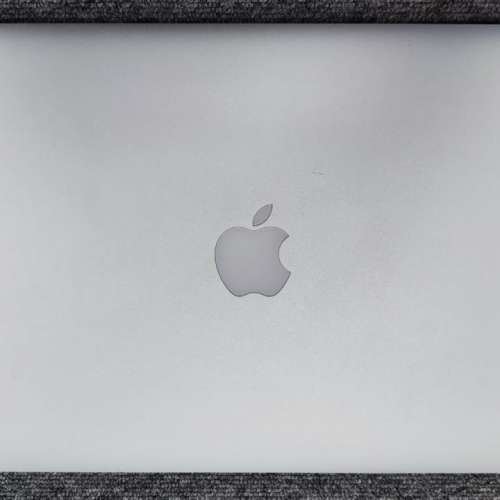 Macbook Air 2017 (i5, 8GB, 256GB SSD) with new battery