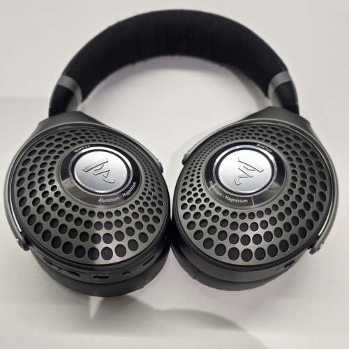 Focal Bathys 旗艦級頭戴式降噪無線耳機