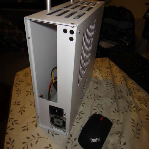 送你白色 機箱連250W 1U火牛