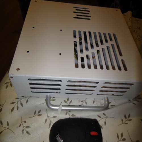 送你白色 機箱連250W 1U火牛