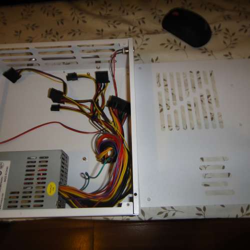 送你白色 機箱連250W 1U火牛