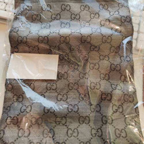 Gucci圖巾