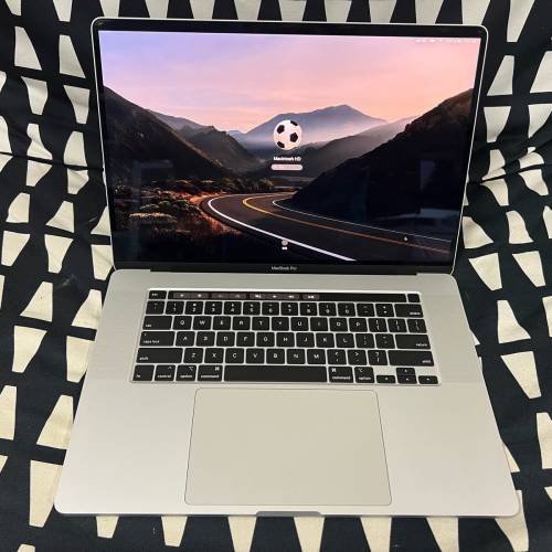 ✅MacBook Pro 16''吋 i9 8核晶片 2.3Ghz  64GB ram+ 512GB silver銀色蘋果手提電...