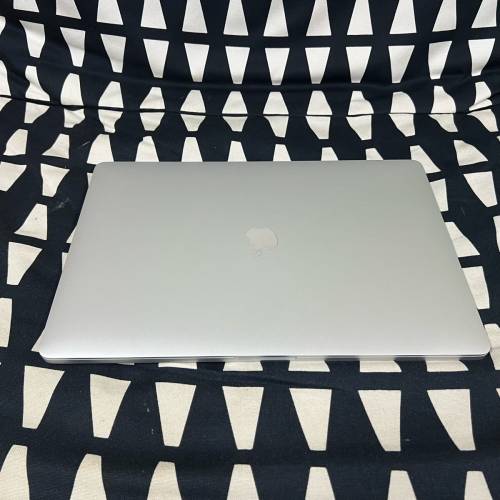 ✅MacBook Pro 16''吋 i9 8核晶片 2.3Ghz  64GB ram+ 512GB silver銀色蘋果手提電...