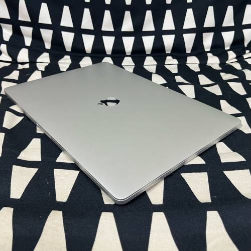 ✅MacBook Pro 16''吋 i9 8核晶片 2.3Ghz  64GB ram+ 512GB silver銀色蘋果手提電...