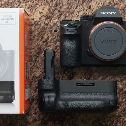 Sony A7R2 + Sony Vertical Grip VG-C2EM