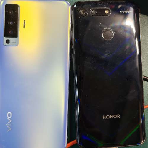 一部vivo x50mon有2條線一部honor v20左下角爆玻璃，兩部機系統正常可用.不散賣
