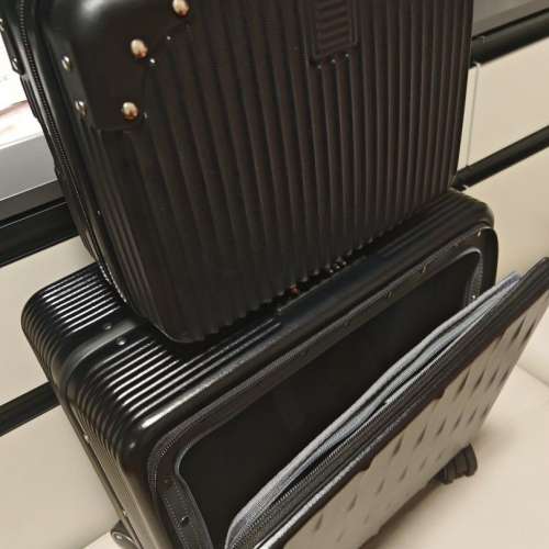 黑色超輕拉杆旅行喼商務行李箱30×36cm 配360度萬向輪