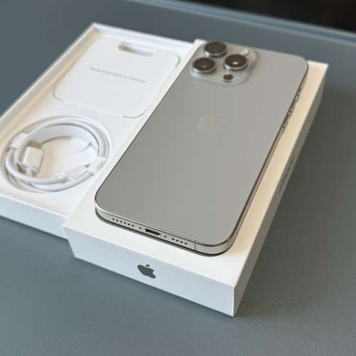 iPhone 15 Pro max 512GB 原色 跟大量配件