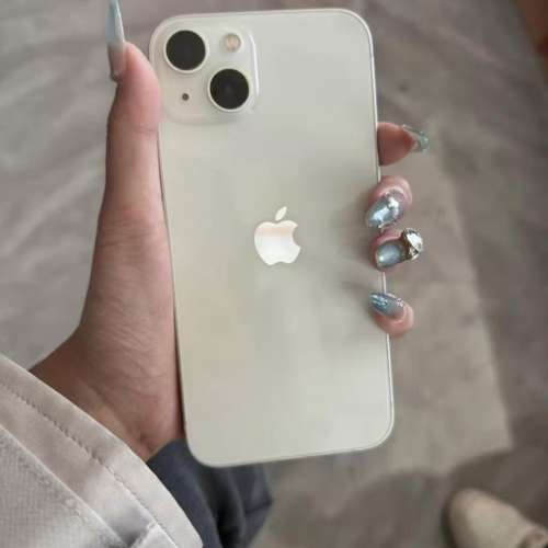 Apple iPhone 13 512G ， 6.1寸大螢幕，電池效能98 ％，功能全部正常運作，已貼貴價...